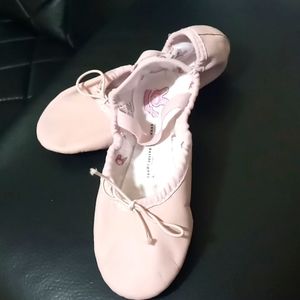 NWOT BALLET SHOES FOR BEGINNERS BUNNY HOP